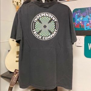 Vintage independent tee Size L